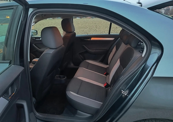 Skoda RAPID cena 40000 przebieg: 208179, rok produkcji 2019 z Warszawa małe 562